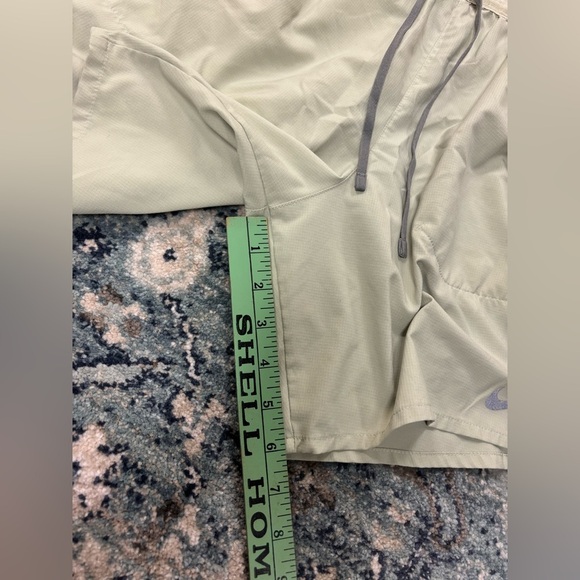 Men’s Nike green shorts - Picture 2 of 7